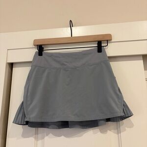 Lululemon Play Off The Pleats Mid Rise Skirt - Size 2 - Rhino Grey